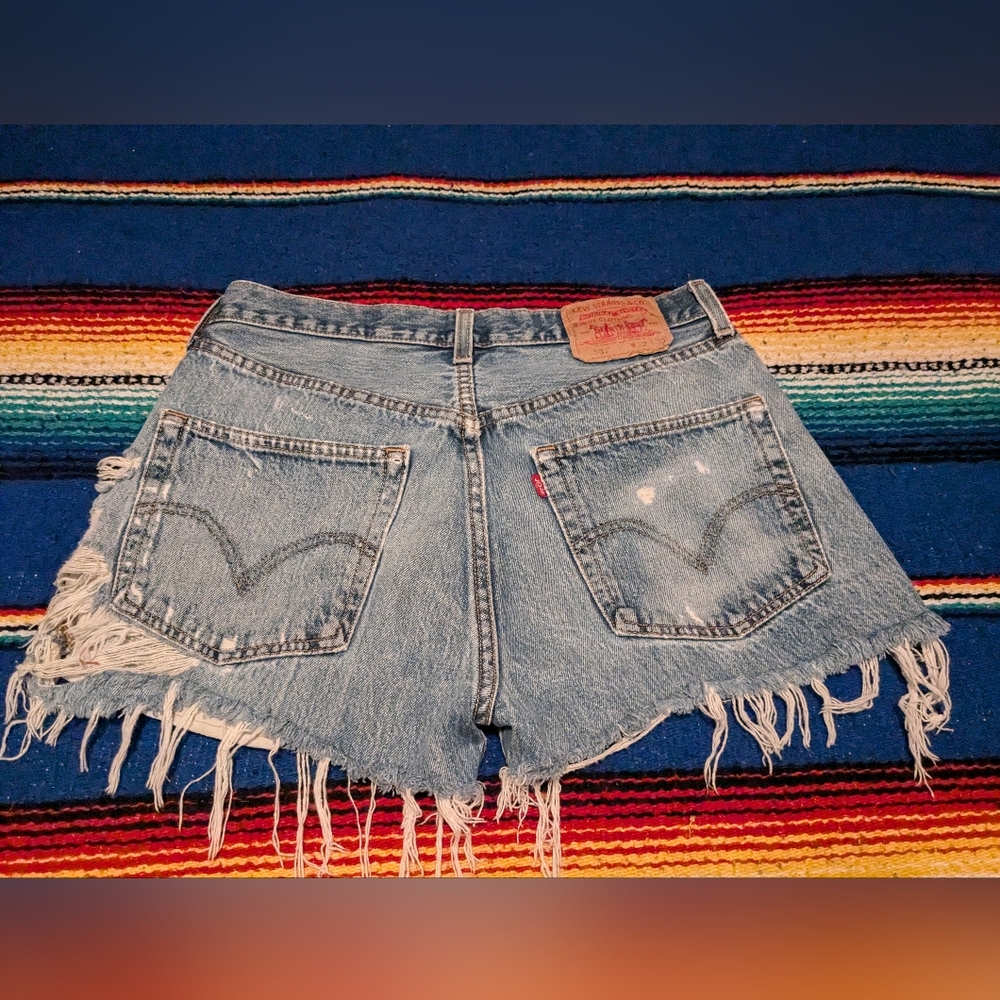 Vintage, Retro Levi's 501 "Daisy Dukes"!
